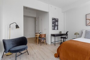 Iron/ironing board, WiFi, bed sheets