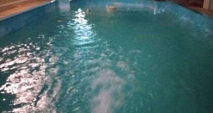 House with swimming pool in a prime area
