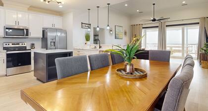 Brilliant Gulf-front home with balcony, central AC, washer/dryer, & dog-friendly