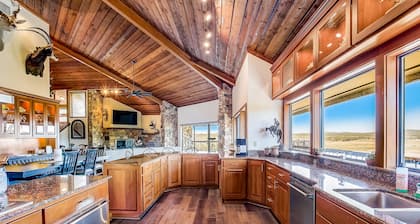 Stunning lakefront home with 2 patios, chef's kitchen, & lake access