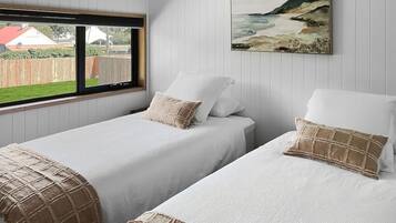 2 bedrooms, travel crib, WiFi, bed sheets