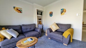 Smart TV, Netflix, books, streaming services