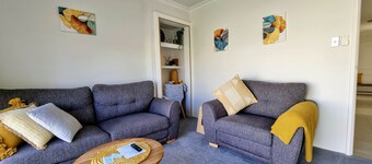 Comfortable & cosy Queen bed apartment