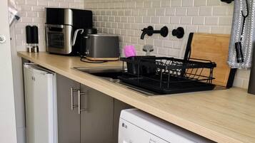 Fridge, microwave, stovetop, electric kettle