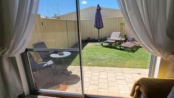 Smart TV, Netflix, books, streaming services