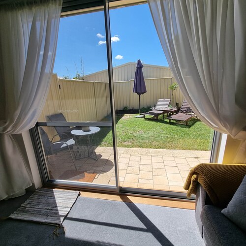 Comfortable & cosy Queen bed apartment