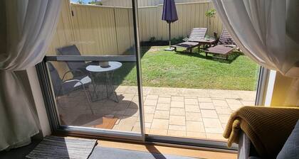 Comfortable & cosy Queen bed apartment