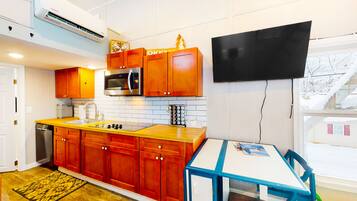 雪櫃、微波爐、焗爐、爐具