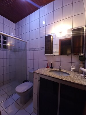Håndklær og toalettpapir