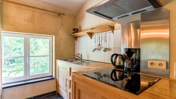 Micro-ondes, four, plaque de cuisson