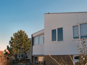 A modern two-story building with a flat roof and large windows. - Holiday Home Noordwijk near Beach (Noordwijk)