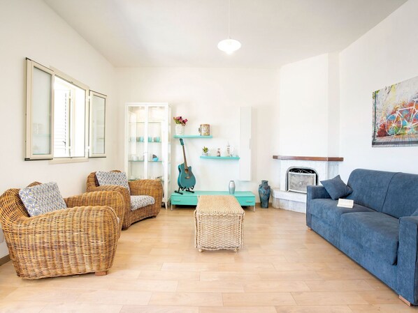 TV - Belvilla by OYO La Villetta di Gianni (Scoglitti)