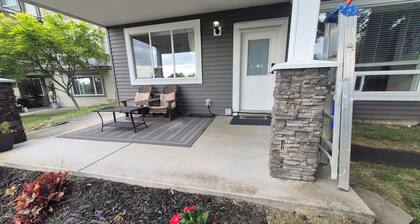 Scenic 2 bedroom walkout suite with hot-tub and outdoor pool, across from Park.