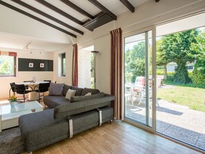 Flat-screen TV, fireplace