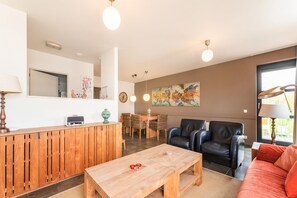 Smart-TV, DVD-spiller og stereoanlegg