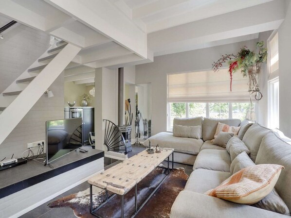 Televisio, takka, DVD-soitin