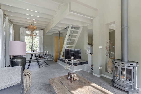 TV, caminetto, lettore DVD