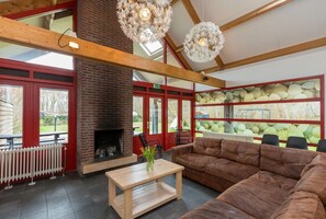 Télévision, cheminée