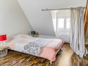 1 bedroom, iron/ironing board, WiFi - Cosy holiday home with garden (Châtillon-Coligny)