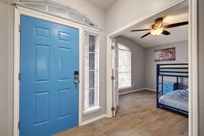 4 bedrooms, desk, iron/ironing board, travel cot - Spacious Cedar Park Home Close to Shopping (Cedar Park)