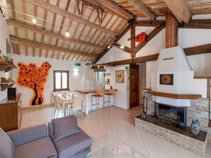 Télévision, cheminée