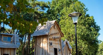 Chalet by Pond in Eindhoven Holiday Park