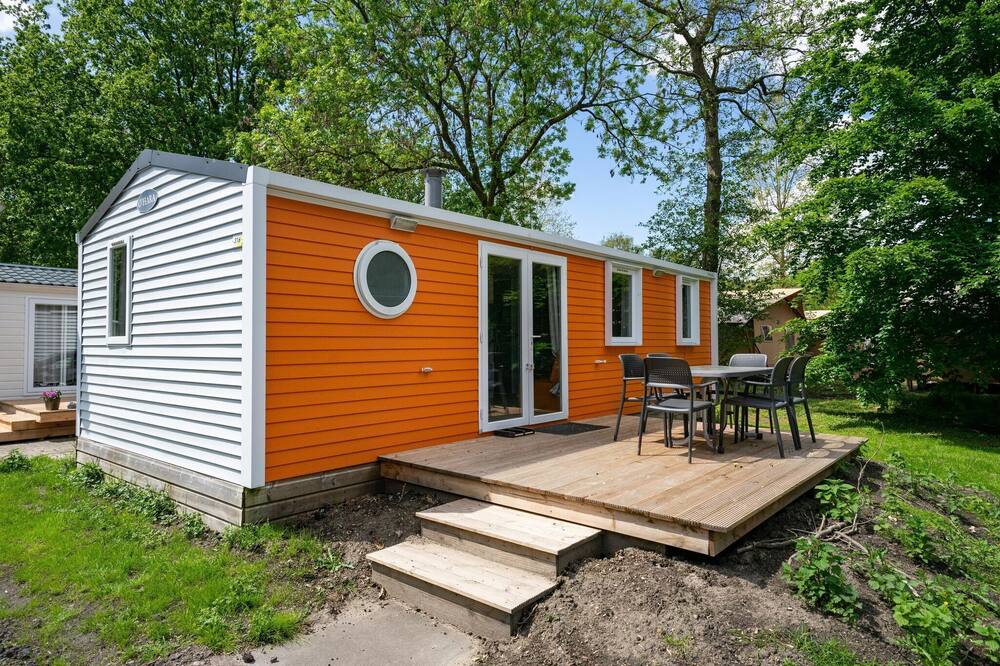 Colorful chalet near Amsterdam