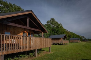 Exterior - Lodge by Dutch Meadows with Scenic Veranda (Ruinerwold)