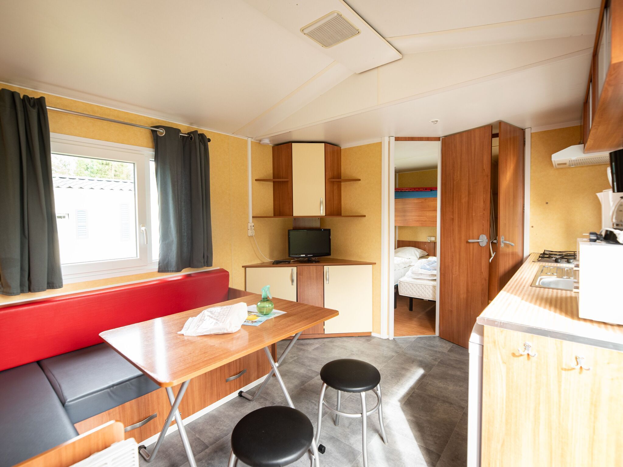Mobile Home With Heated Pool - La Roche-en-Ardenne