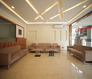 Lobby - Adhava Park Inn (Chennai)
