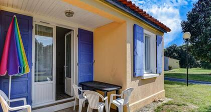 Holiday home with pool in Saint-Savinien
