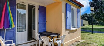 Holiday home with pool in Saint-Savinien