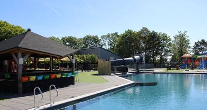 Chalet with dishwasher in a holiday park