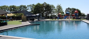 Nice chalet with dishwasher in a holiday park