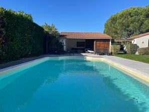 Holiday Home Swimming Pool - Modern Villa with Pool in Brives (Brives-sur-Charente)