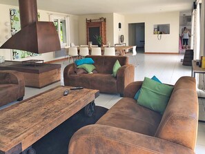 TV, fireplace, DVD player