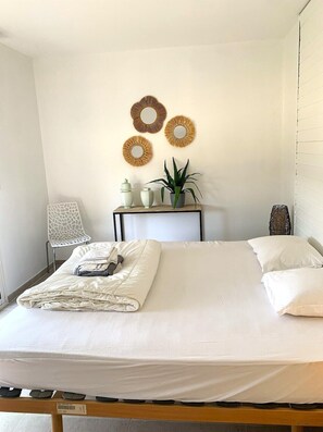 3 slaapkamers, een strijkplank/strijkijzer, wifi