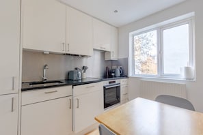 Basic-Apartment, 2 Doppelbetten | Eigene Küche | Kühlschrank, Mikrowelle, Ofen, Herdplatte