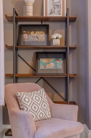 Interior - Peaceful 2 Bedroom Flat in West Kensington (London)