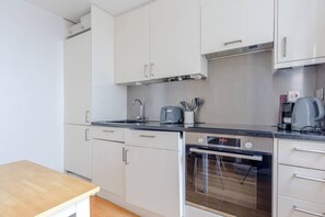 Basic-Apartment, 2 Doppelbetten | Eigene Küche | Kühlschrank, Mikrowelle, Ofen, Herdplatte