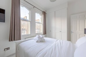 Basic Apartment, 2 Double Beds | 2 bedrooms, bed sheets - Peaceful 2 Bedroom Flat in West Kensington (London)
