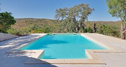 Villa Eiras Altas Grande by Portucasa