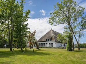 Unclassified image, 2 of 20, button