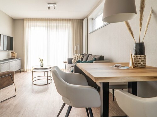 Sunny Bungalow in Heart of Texel