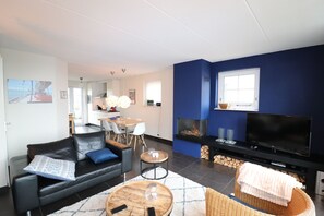 Smart TV, chimenea y estéreo