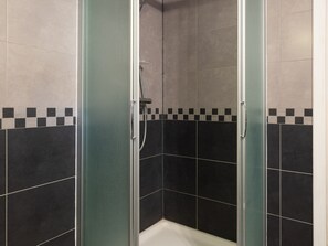 Bathtub - Nice holiday home in Ostend by the sea with a terrace (Oostende)