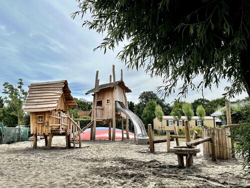 Chalet in Wiringherlant mit Gartenterrasse