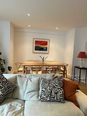 Basic Apartment, 1 King Bed | Living area | TV - Spacious and Bright 1 Bedroom Flat in Notting Hill (London)