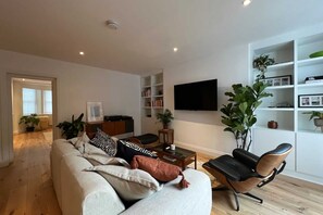 Basic Apartment, 1 King Bed | Interior - Spacious and Bright 1 Bedroom Flat in Notting Hill (London)