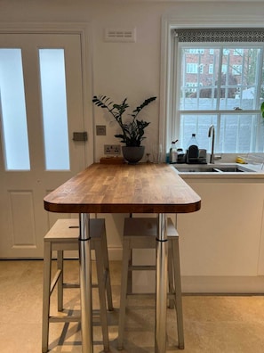 Basic-Apartment, 1 King-Bett | Speisen